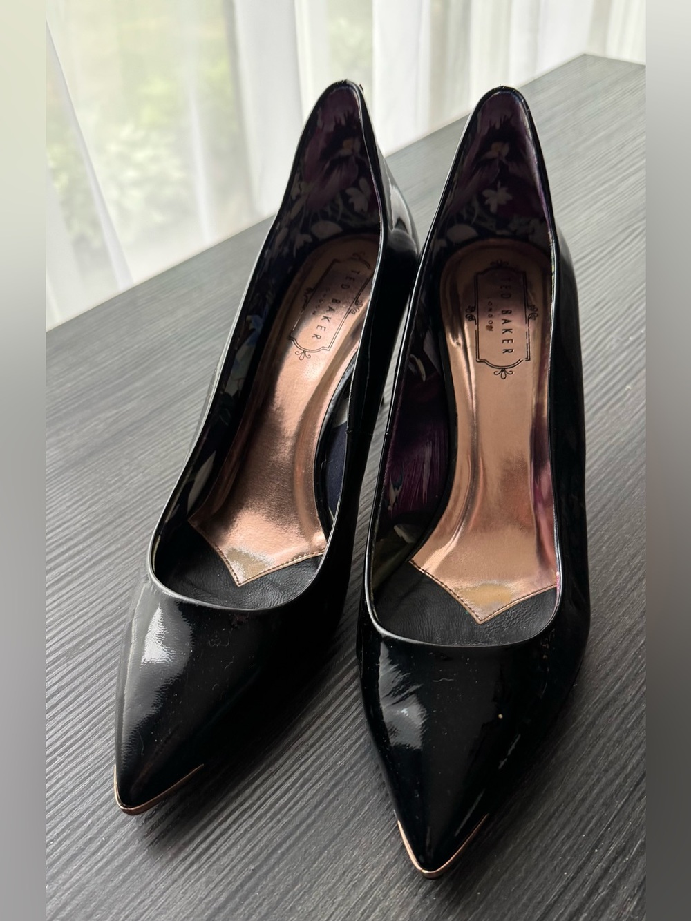 Ted Baker Women’s Black Patent Leather Pumps 40 (US 10) Heels Rose Gold Trim